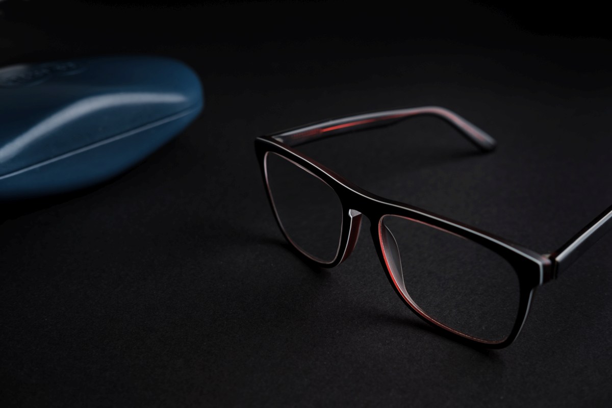 Armani szemüveg vagy Vogue keret? Mutatjuk a különbségeket!