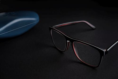 Armani szemüveg vagy Vogue keret? Mutatjuk a különbségeket!